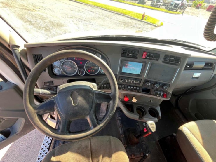 2014-kenworth-t680-image-12