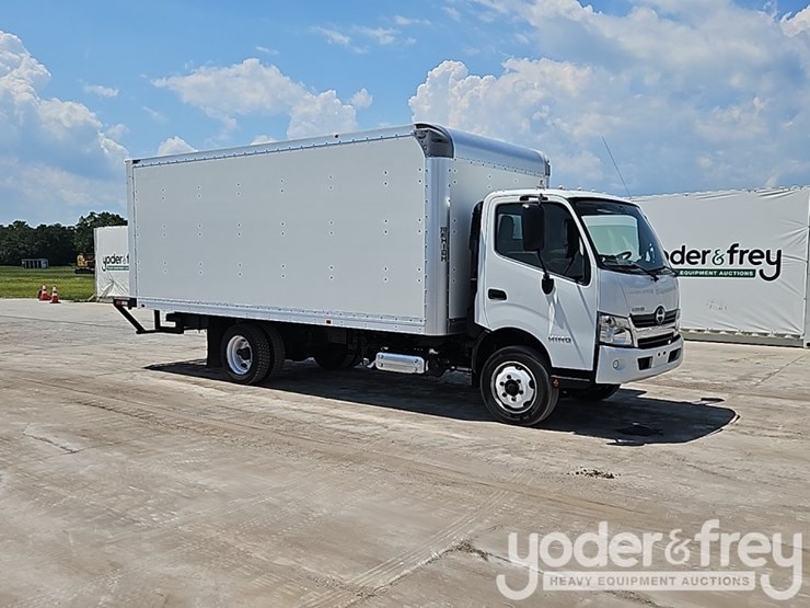 2019-hino-195-image-7
