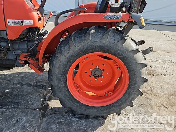 2014-kubota-l2501dt-image-12