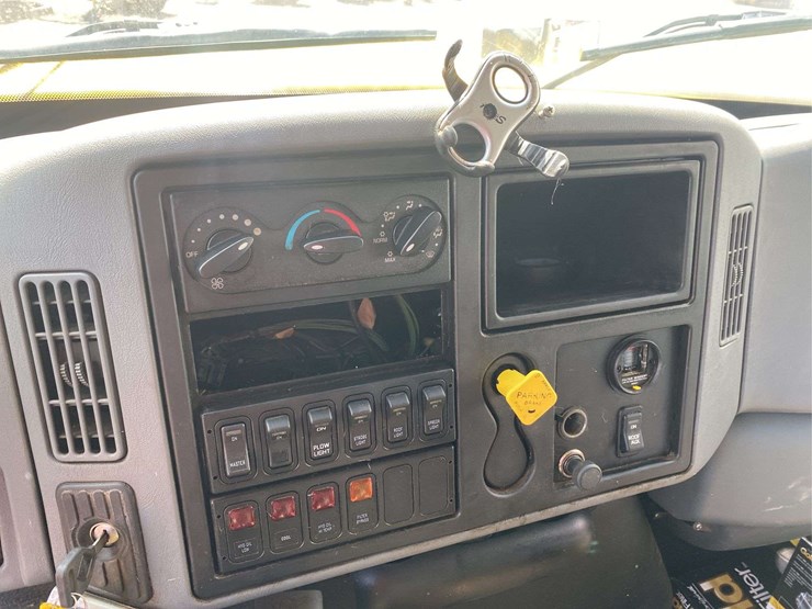 2007-international-7000-dump-truck-image-29