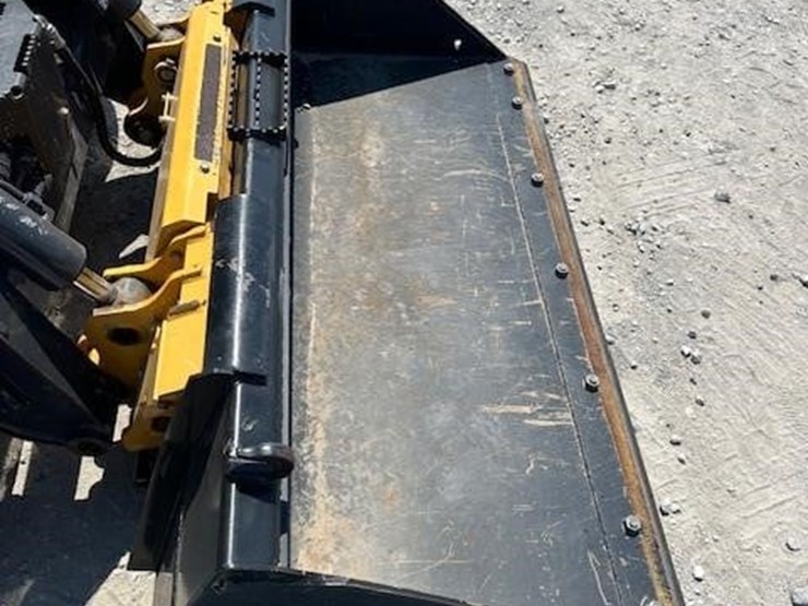2018-deere-318g-image-14