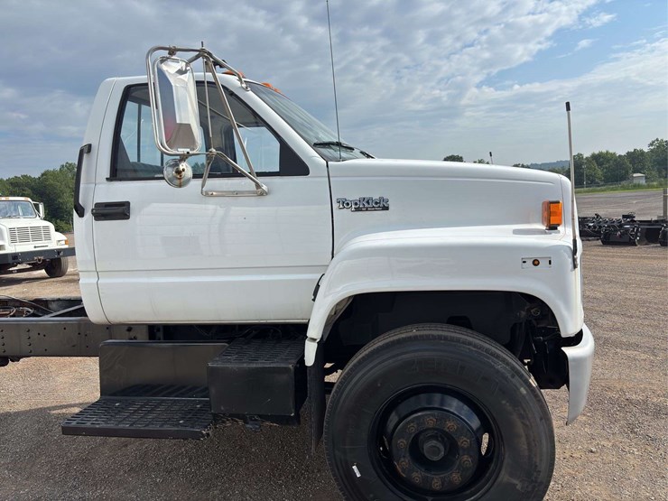 1991-gmc-c7-cab-&-chassis-truck-image-25