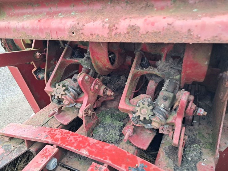 new-holland-310-image-10
