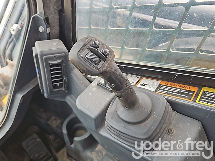 2020-deere-325g-image-26