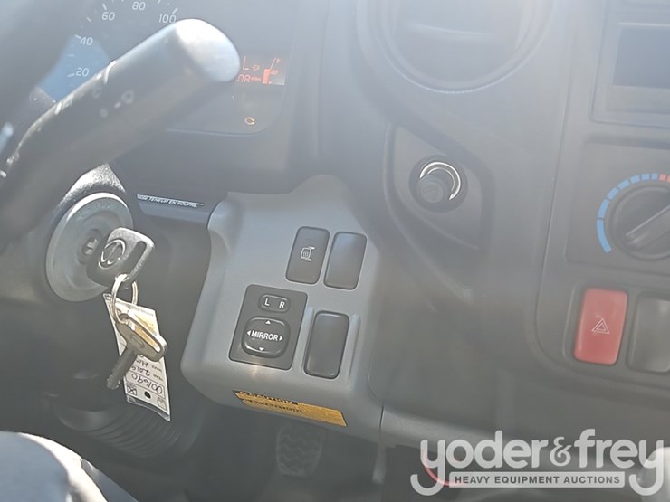 2019-hino-195-image-30