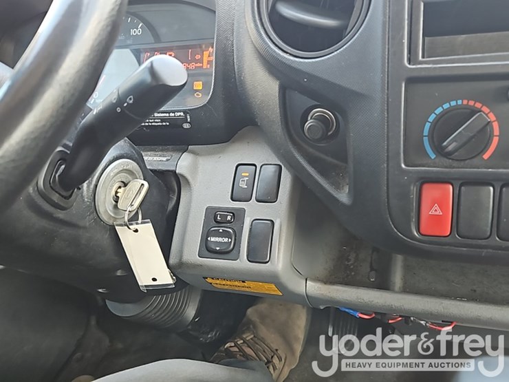 2019-hino-195-image-33