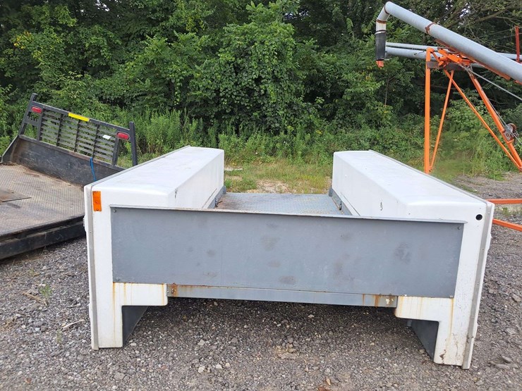 9'-fiberglass-service-body-image-2