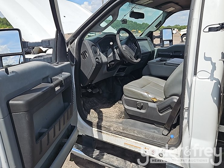 2015-ford-f550-image-26