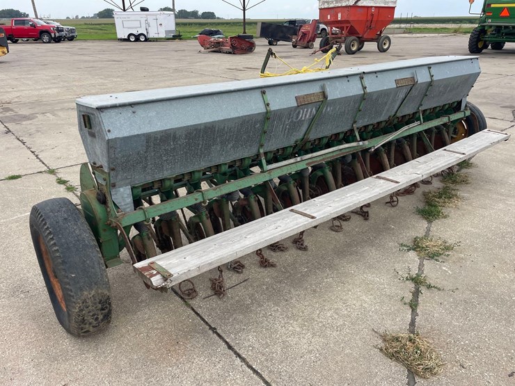 john-deere-b-image-3