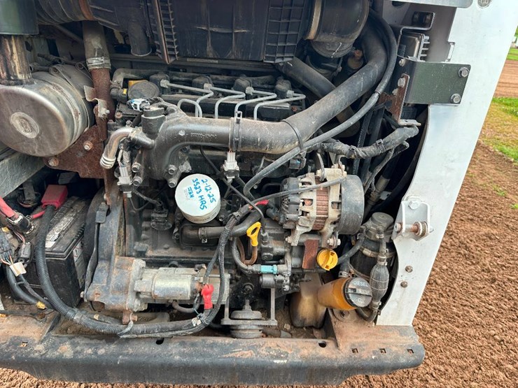 2017-bobcat-t450-image-33