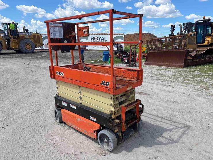 2017-jlg-1932r-image-4