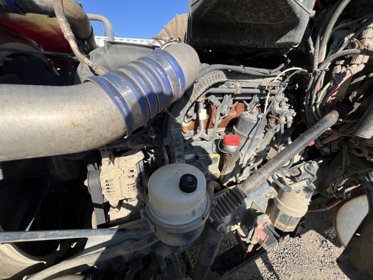 2020-peterbilt-567-image-19