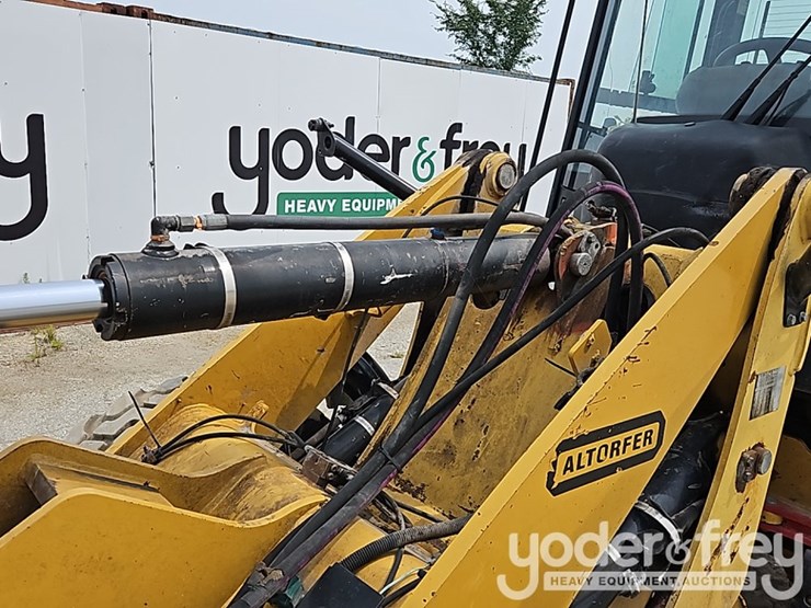 2012-caterpillar-908h-image-14