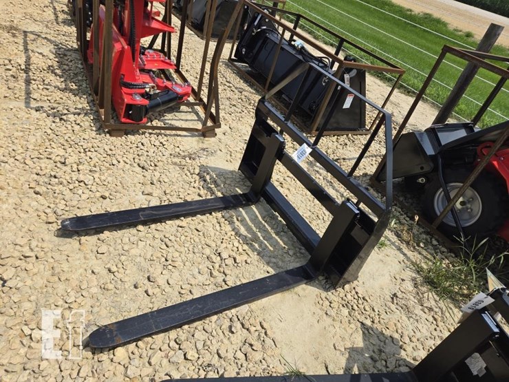new-mower-king-skid-steer-quick-tach-pallet-forks-image-2