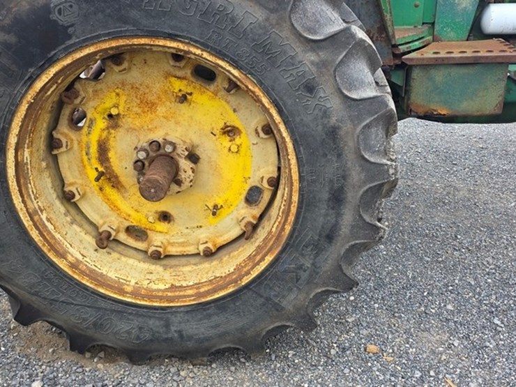 john-deere-4040-image-11