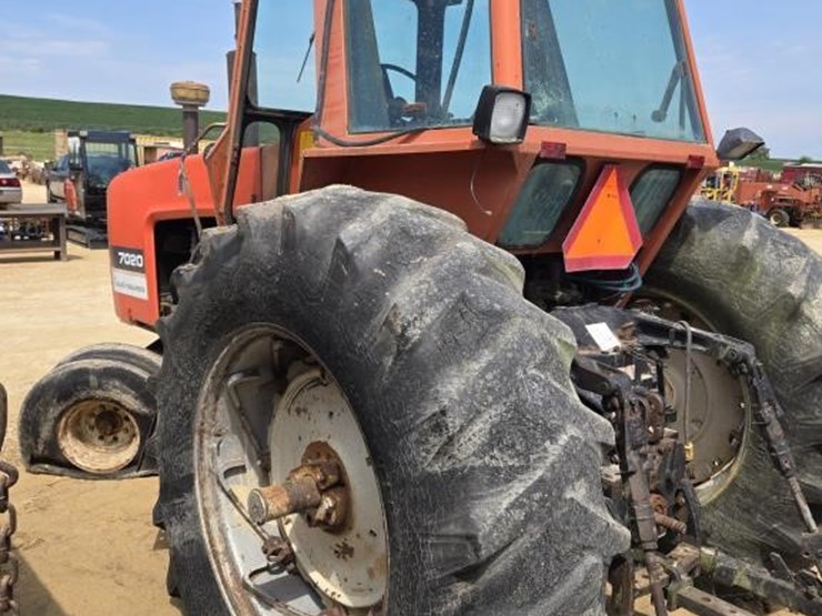 allis-chalmers-7020-image-10
