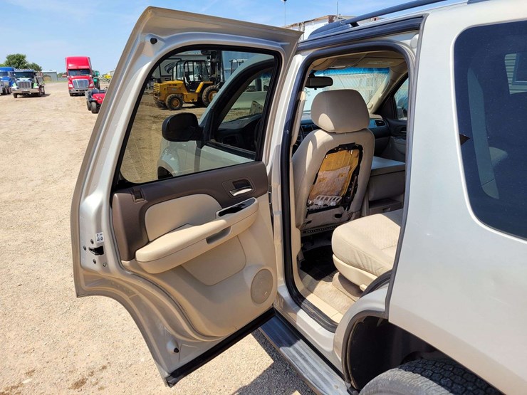 2010-chevrolet-tahoe-ls-image-5