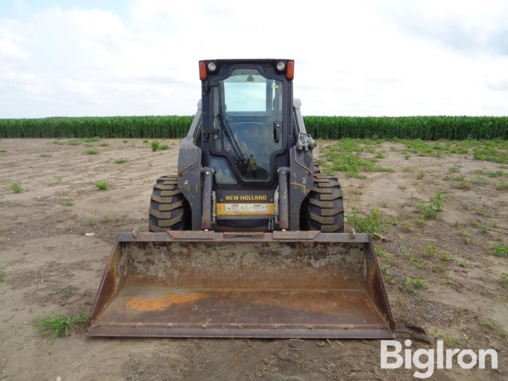 2013-new-holland-l230-image-2