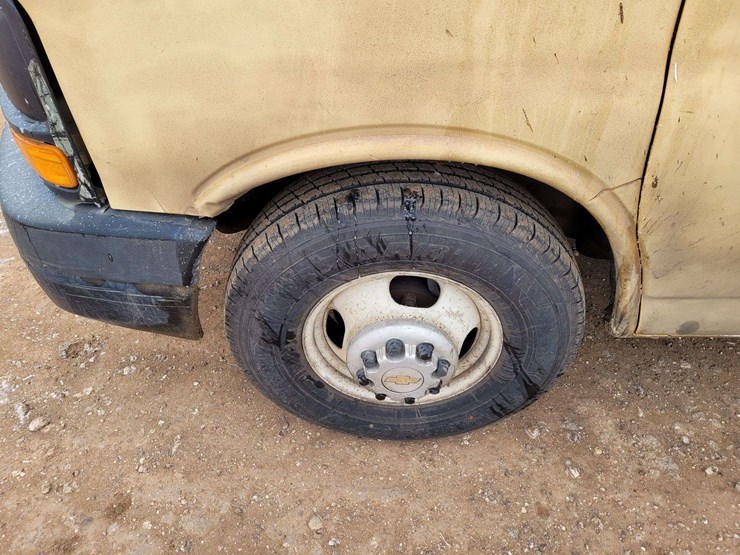 2011-chevrolet-express-3500-image-14