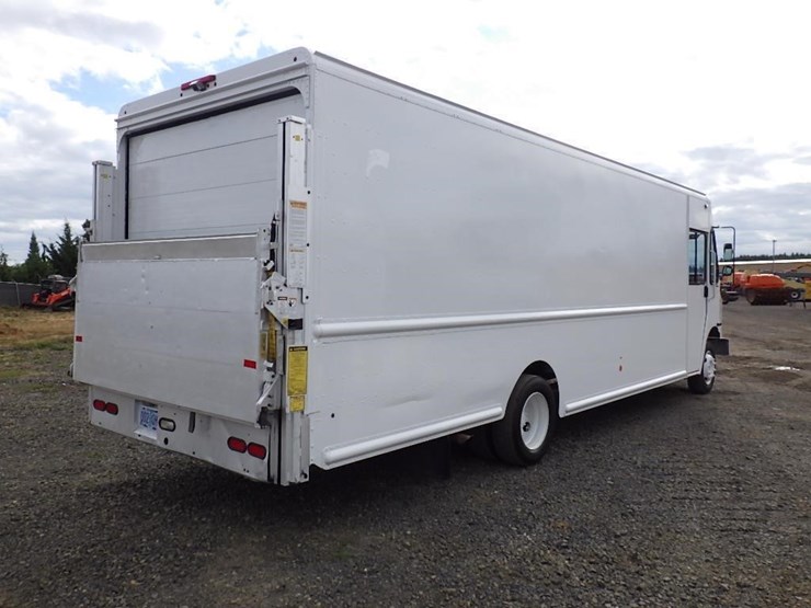 2012-freightliner-mt55-image-4