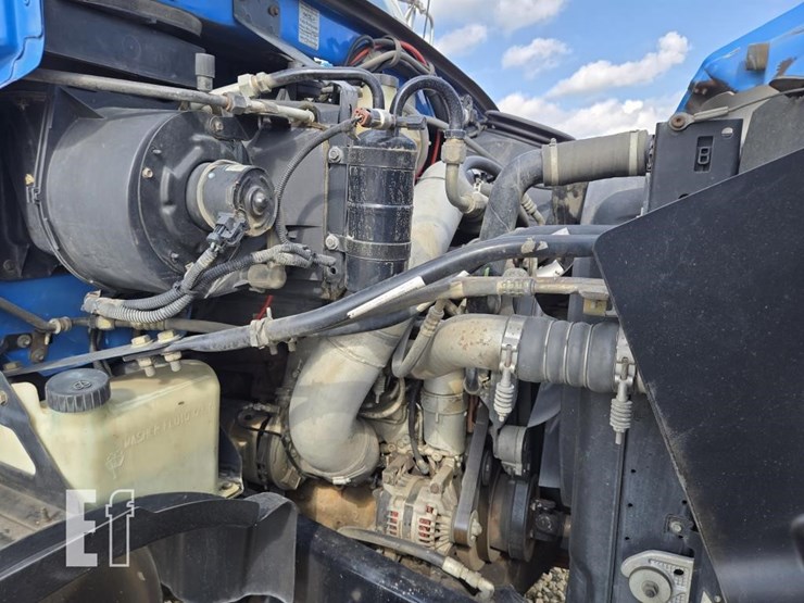 2009-sterling-l7500-image-23