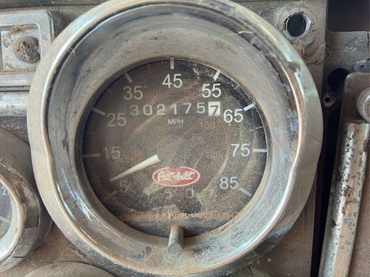 1987-peterbilt-379-image-11