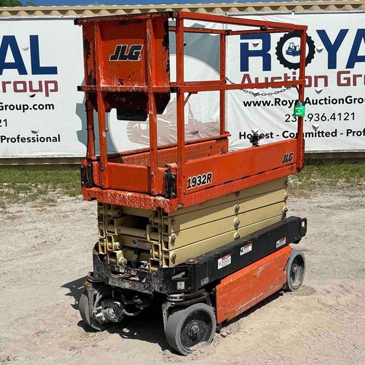 2017 JLG 1932R