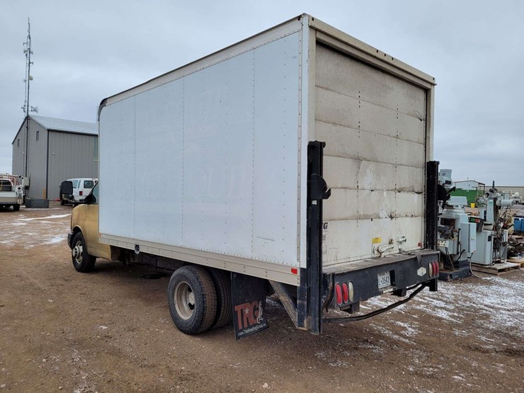 2011-chevrolet-express-3500-image-4