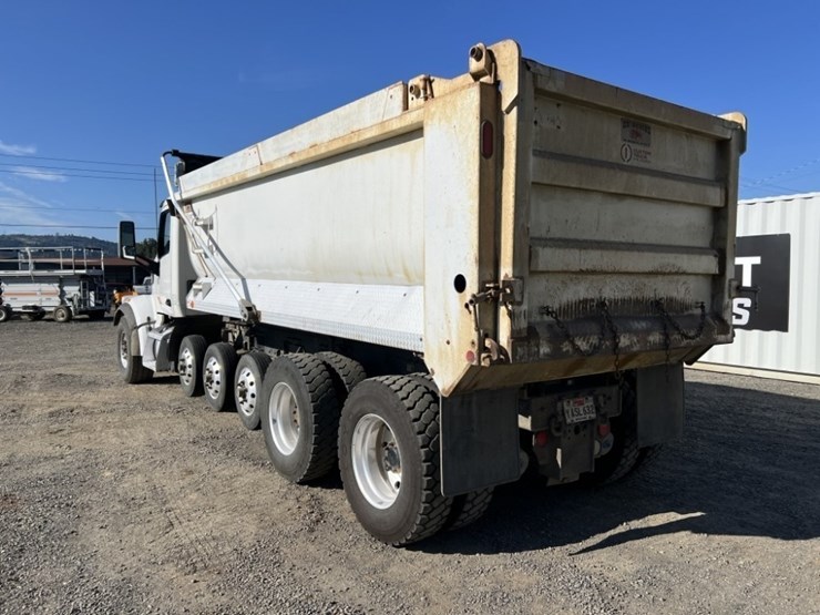 2020-peterbilt-567-image-7