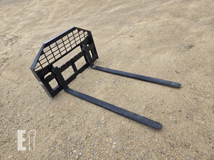 new-mower-king-skid-steer-quick-tach-pallet-forks-image-2