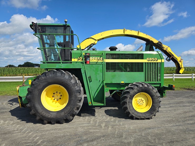 2002-john-deere-6850-image-2