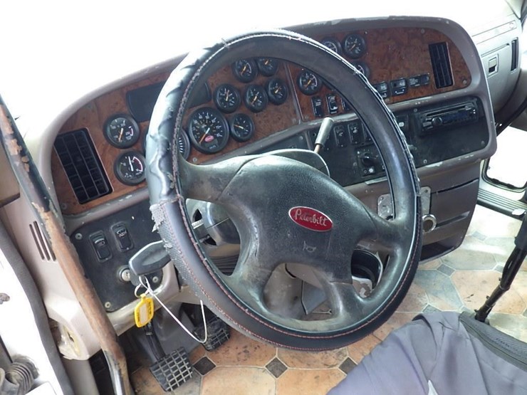 2005-peterbilt-387-image-16