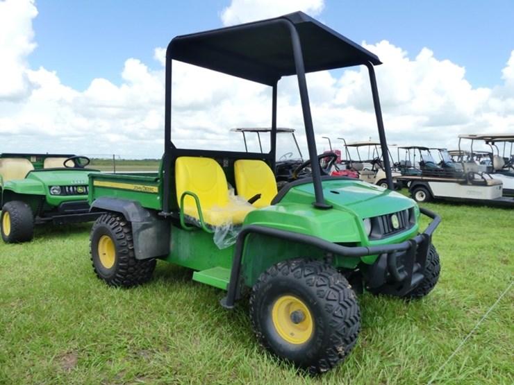 2021-john-deere-gator-image-1