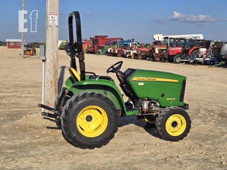 john-deere-3032e-image-7