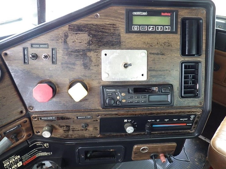 1994-freightliner-fld112-image-32