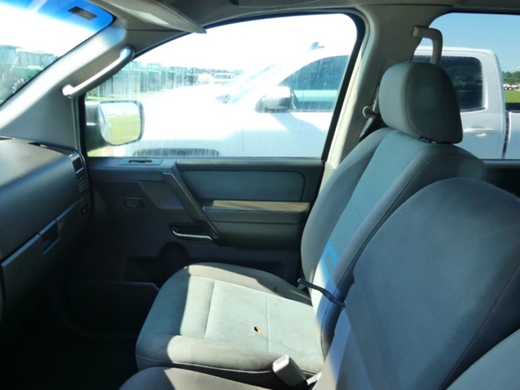 2005-nissan-titan-image-14