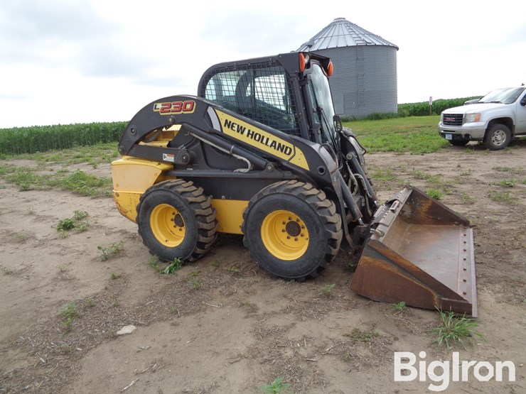 2013-new-holland-l230-image-4