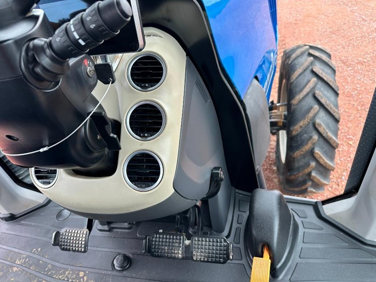 2020-new-holland-t8.320-image-71