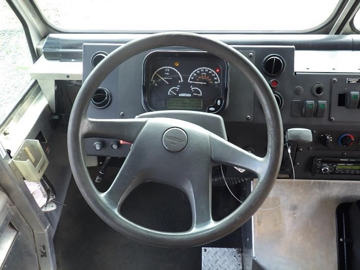 2012-freightliner-mt55-image-18