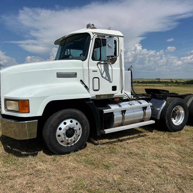 2001 MACK CH613