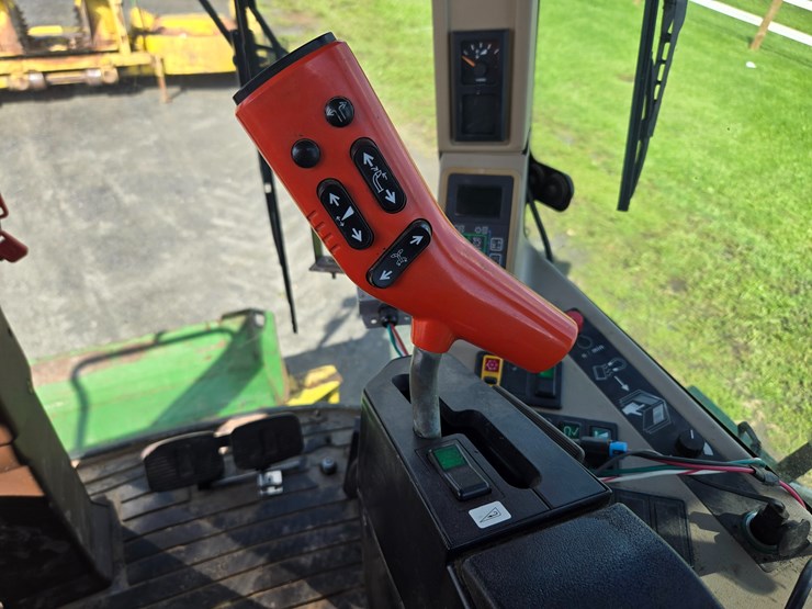 2002-john-deere-6850-image-31