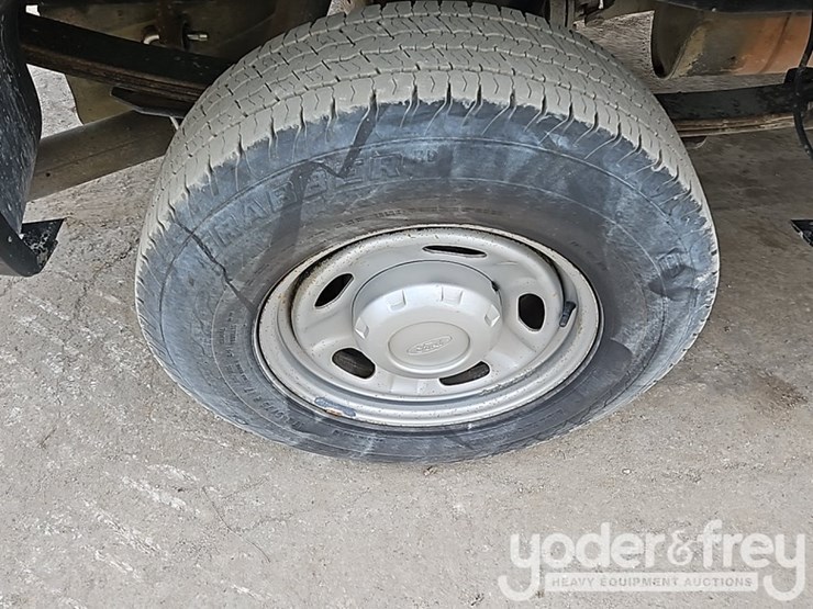 2015-ford-f250-xl-image-10