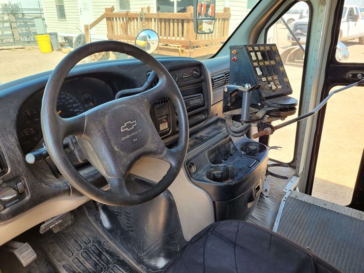 2001-chevrolet-g30-image-7