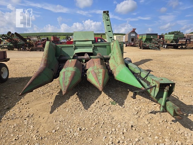 john-deere-300-image-2