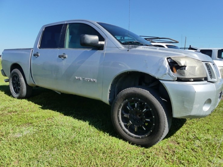 2005-nissan-titan-image-2