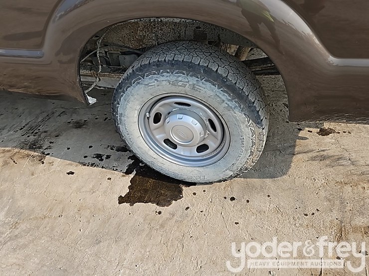 2016-ford-f250-xl-image-12