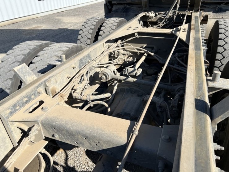 2020-peterbilt-567-image-42