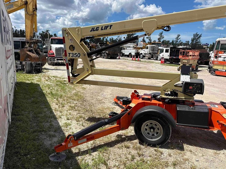 2017-jlg-t350-image-25
