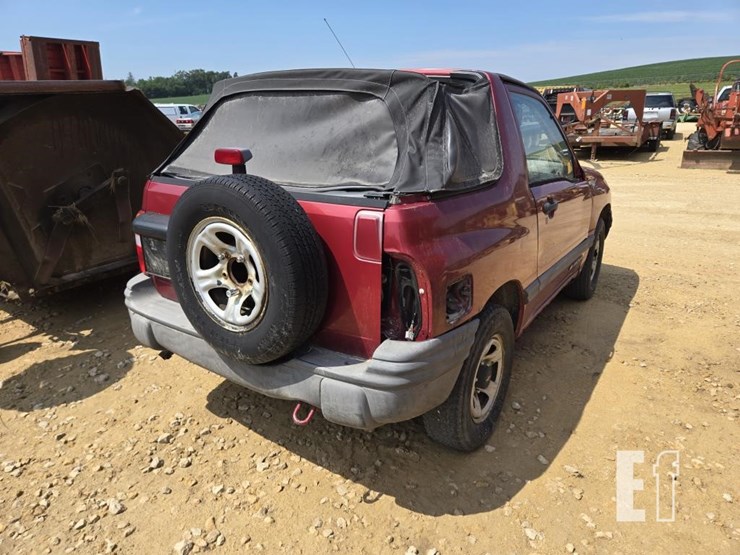 2000-chevrolet-tracker-image-8