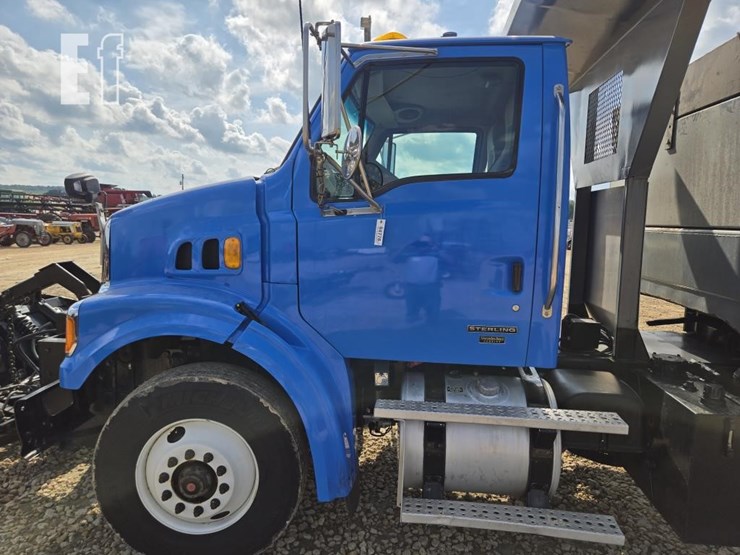 2009-sterling-l7500-image-19